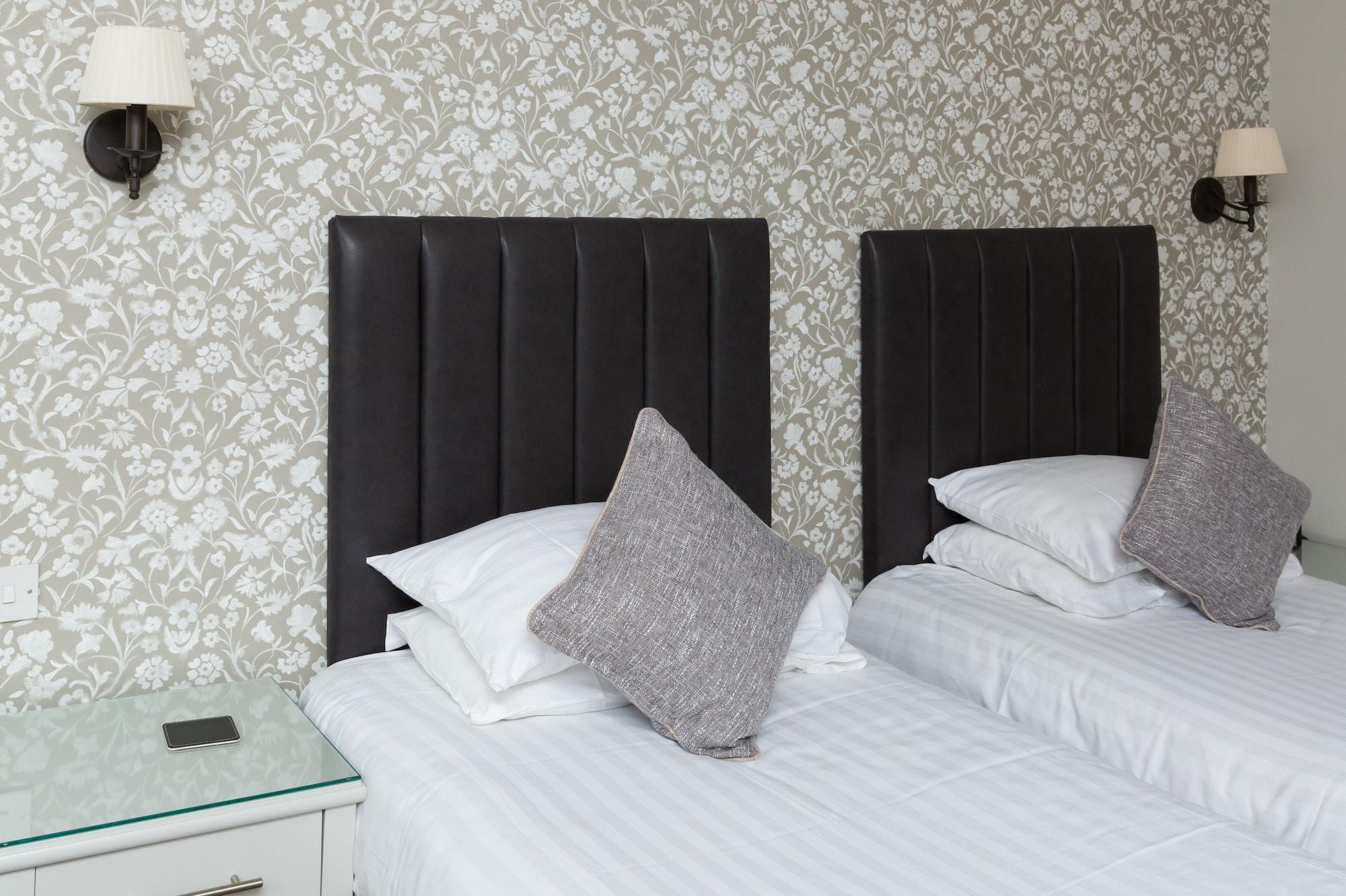 The Dog & Bear Hotel Lenham Extérieur photo
