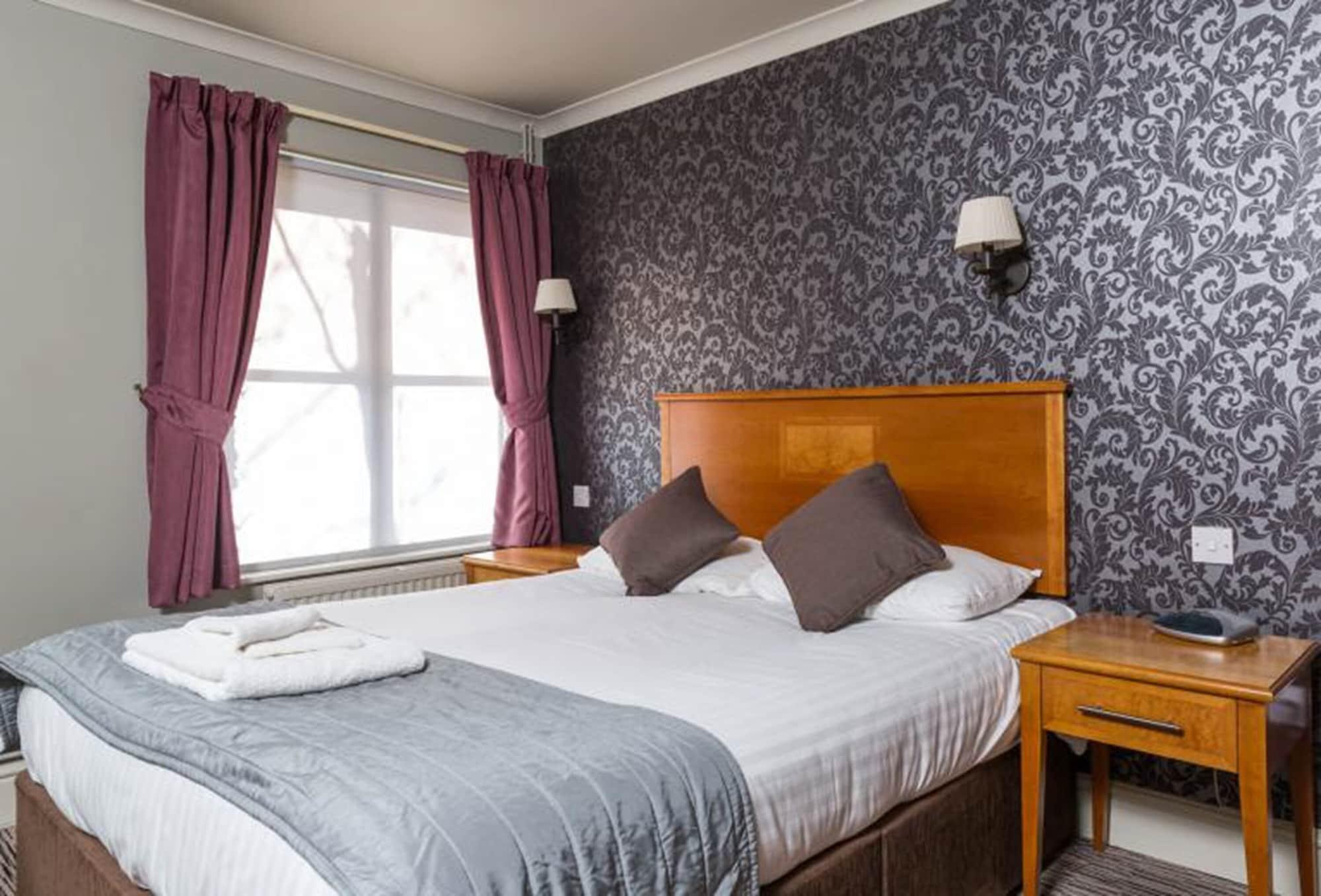 The Dog & Bear Hotel Lenham Extérieur photo