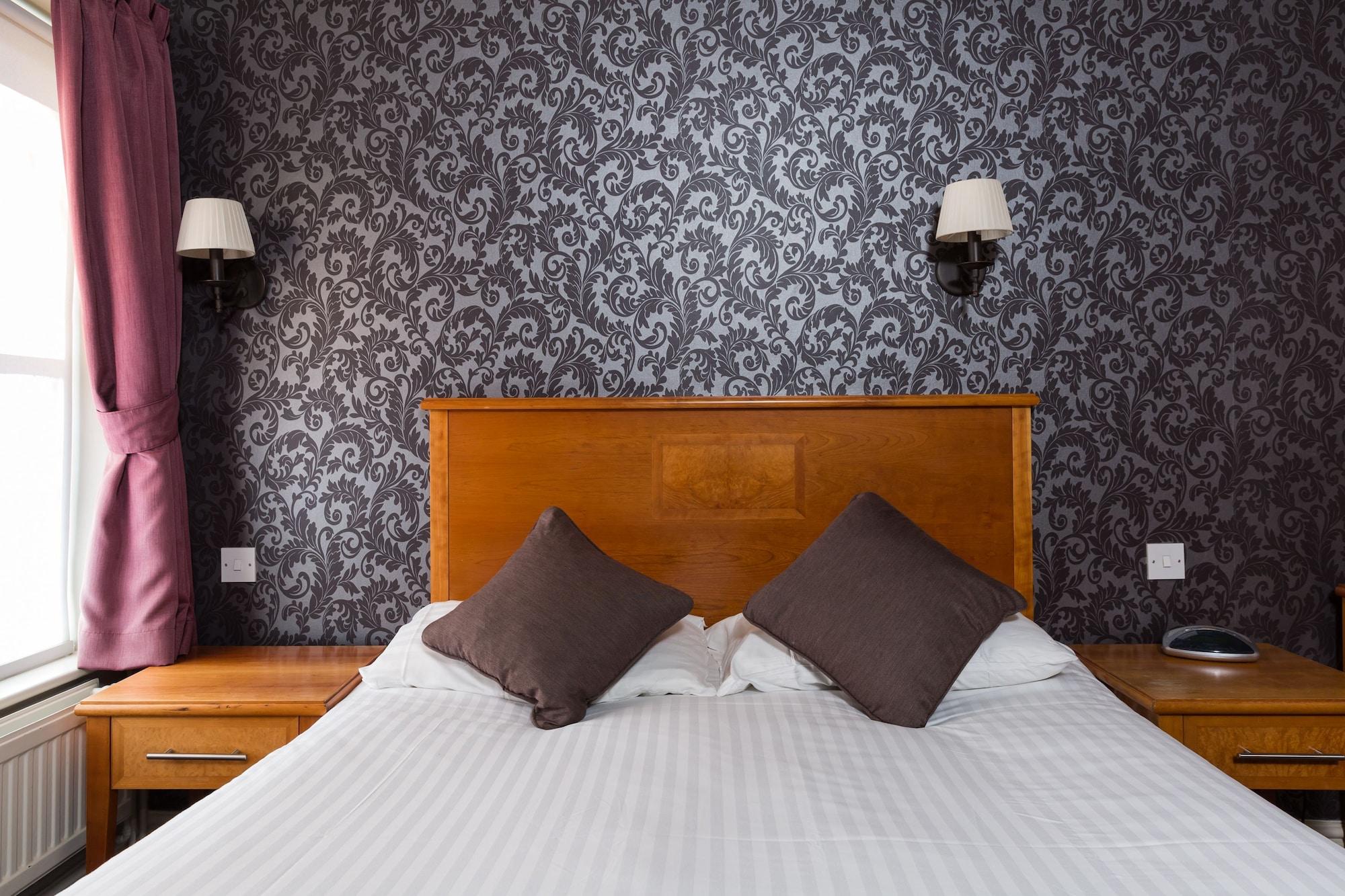 The Dog & Bear Hotel Lenham Extérieur photo