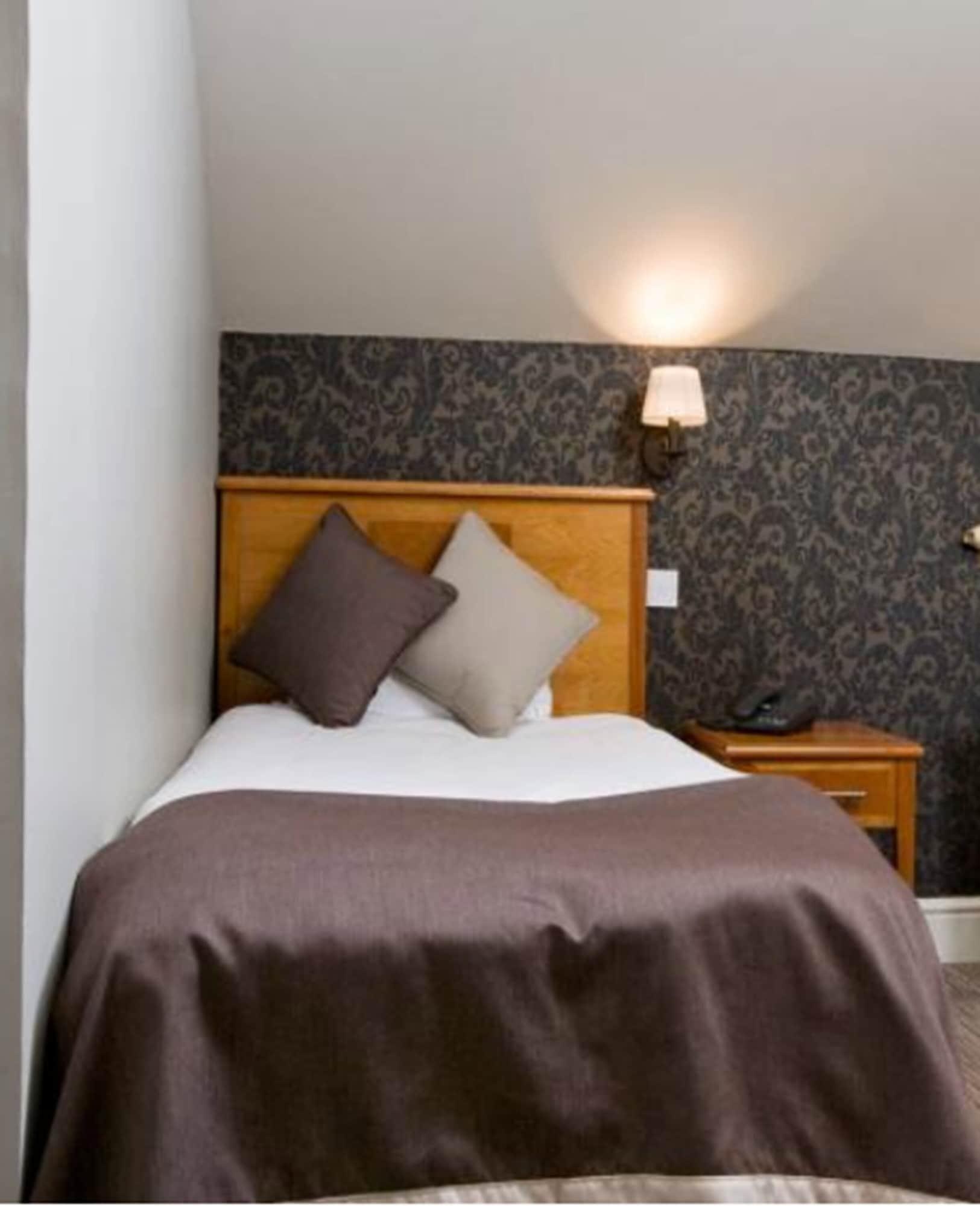 The Dog & Bear Hotel Lenham Extérieur photo