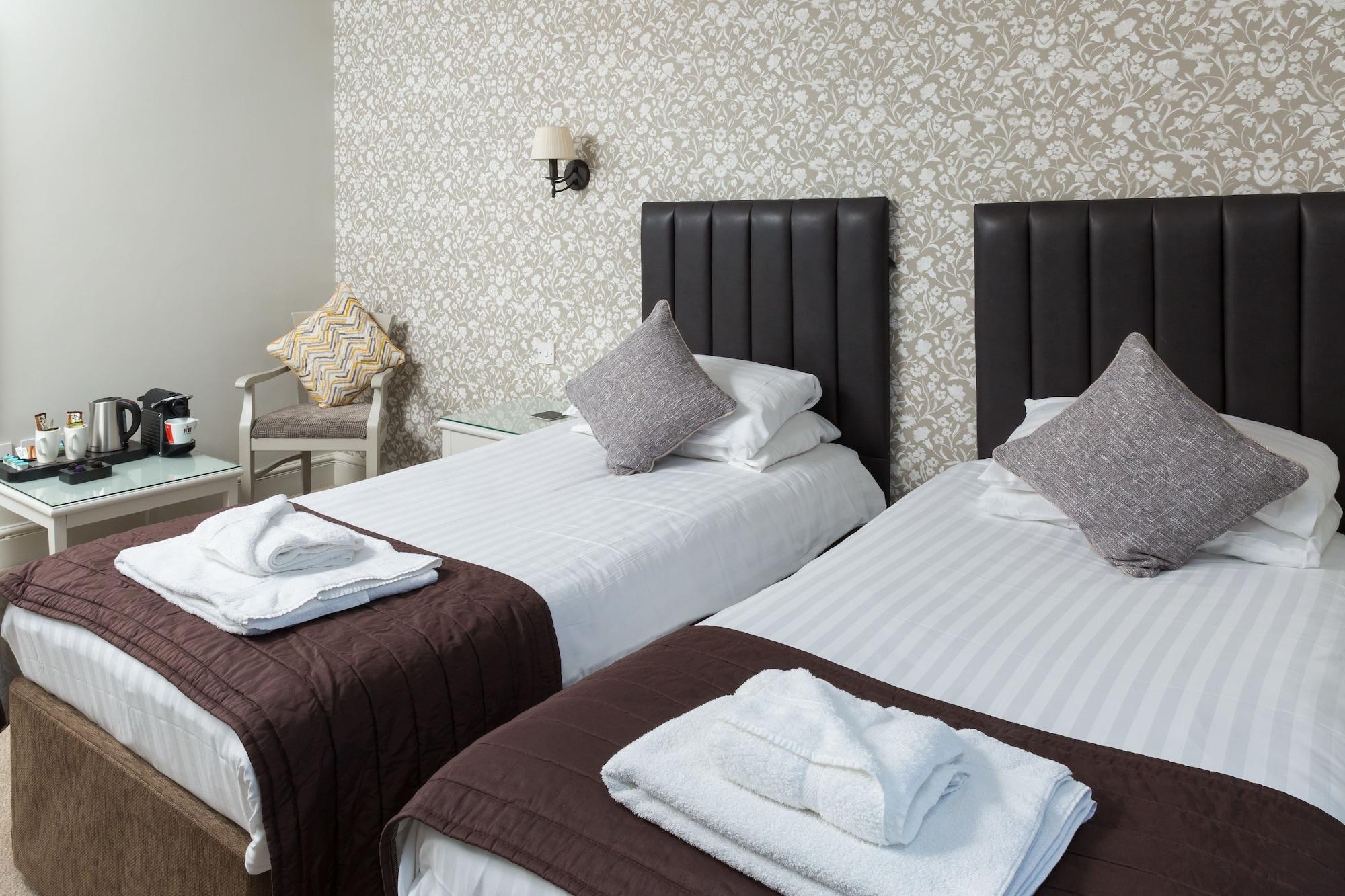The Dog & Bear Hotel Lenham Extérieur photo