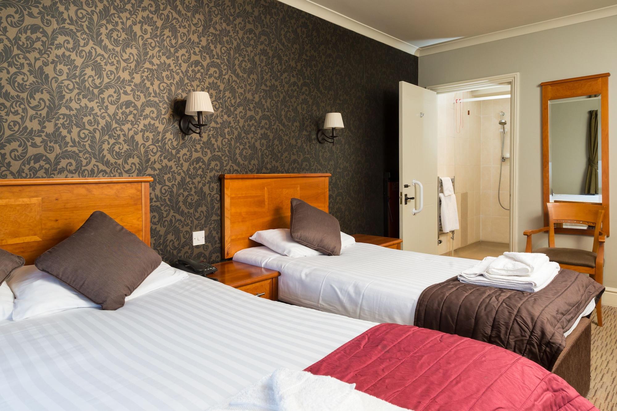 The Dog & Bear Hotel Lenham Extérieur photo