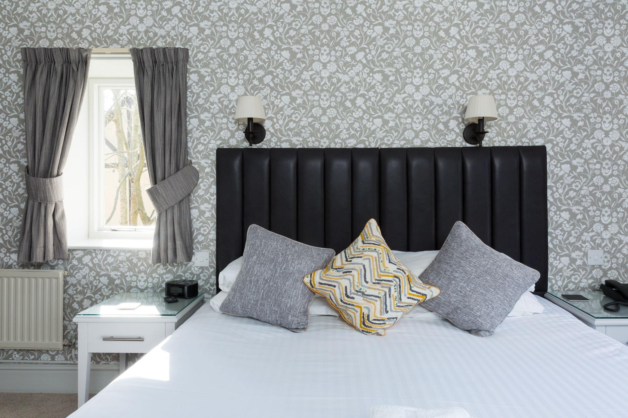 The Dog & Bear Hotel Lenham Extérieur photo
