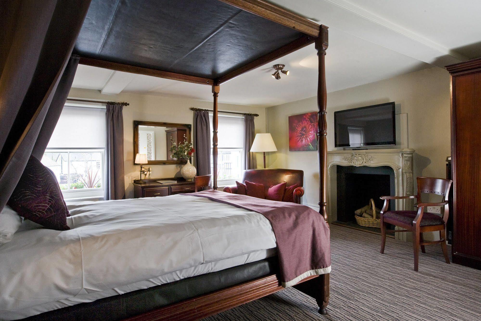The Dog & Bear Hotel Lenham Extérieur photo