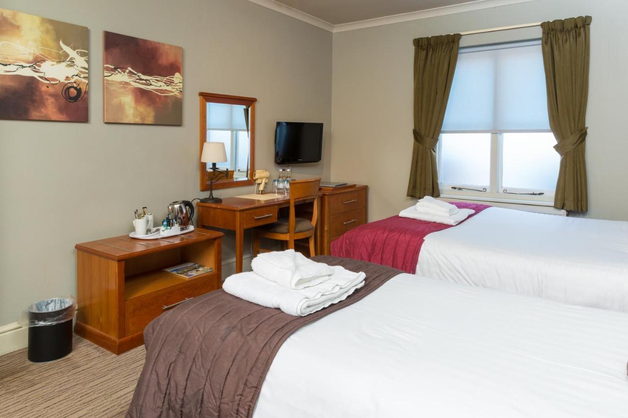 The Dog & Bear Hotel Lenham Extérieur photo